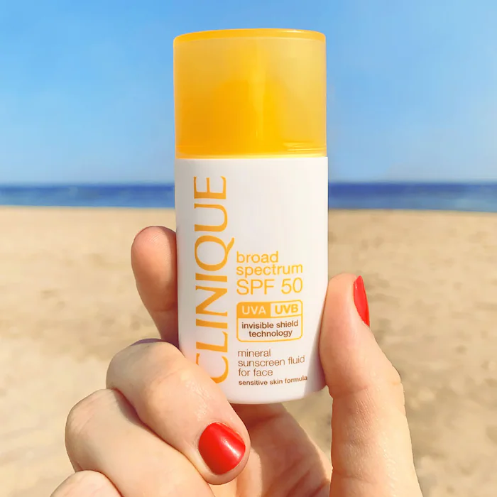 کرم ضدآفتاب کلینیک مینرال SPF50 حجم ۳۰ میلیلیتر